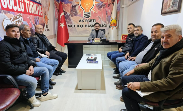 AK Parti Mut İlçe Başkanlığı’na Mahalle Muhtarlarından Tebrik Ziyareti